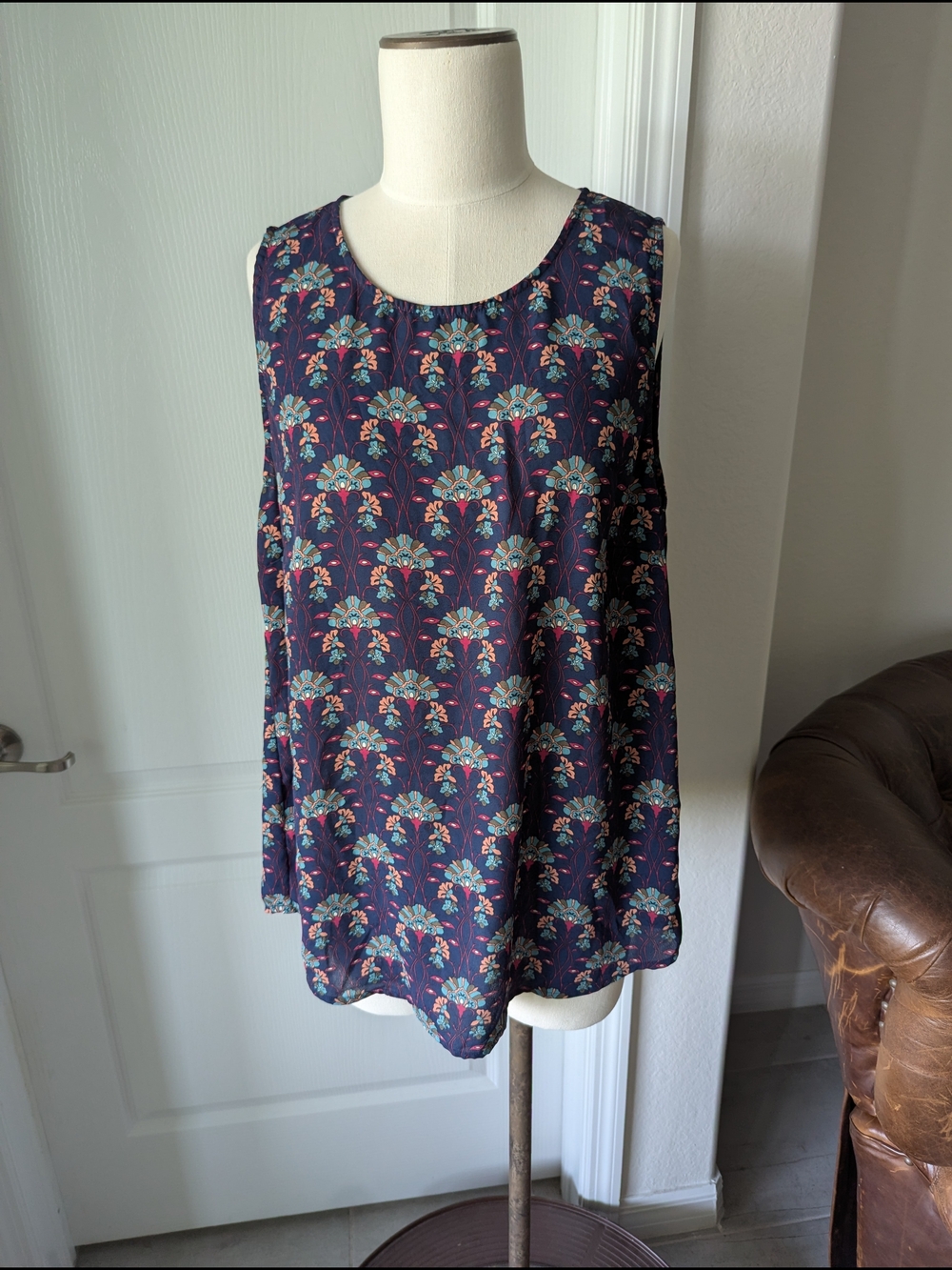 Daniel Rainn Navy Floral Sleeveless Tank